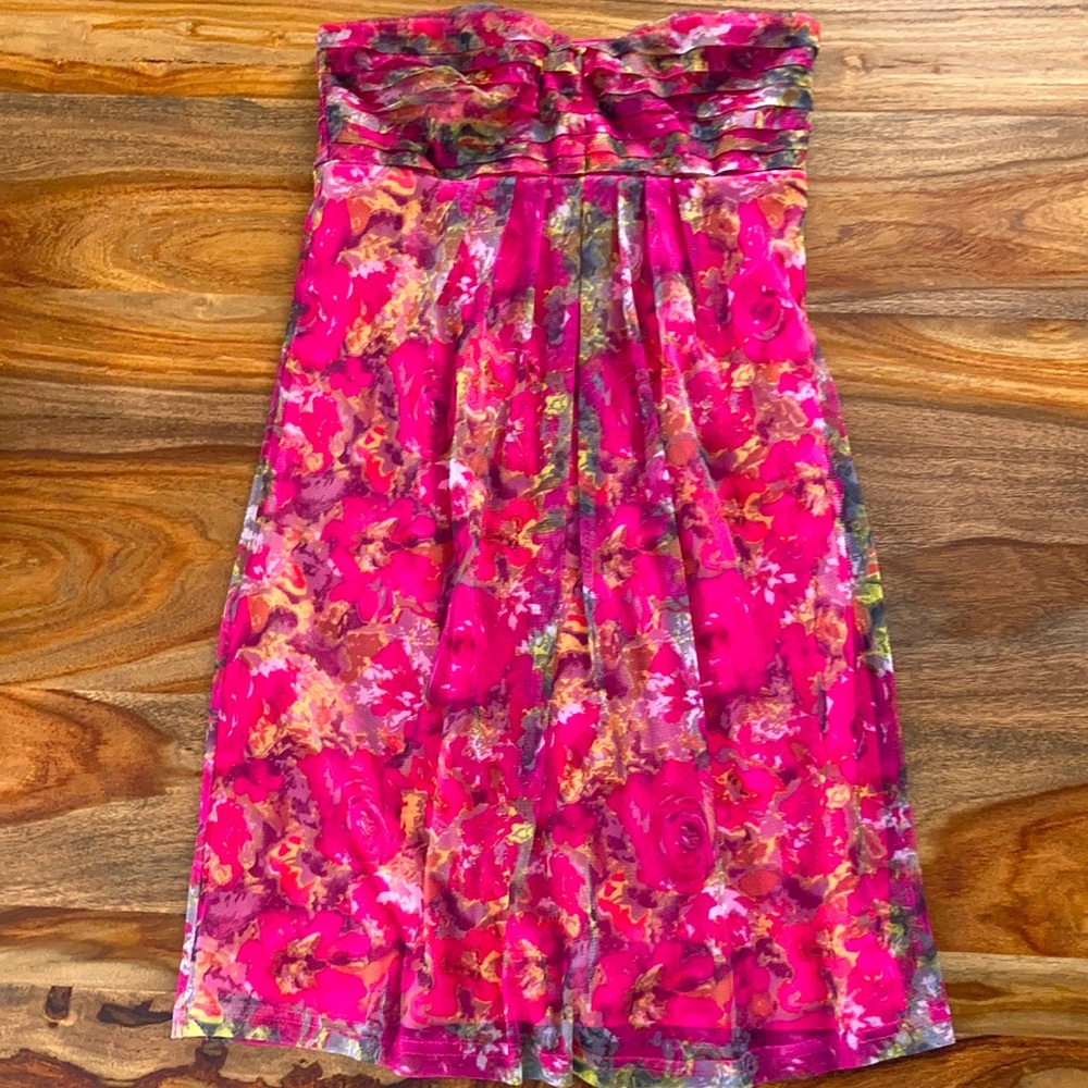 2/$10 ♥️ Suzy Shier Floral Strapless Dress
